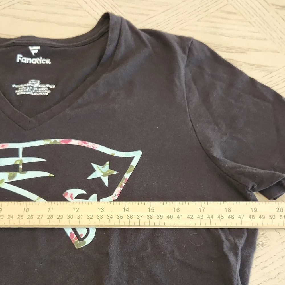 Fanatics New England Patriots V-Neck T-Shirts BOTH Shirts Women's Large LOT of 2 - Picture 6 of 8